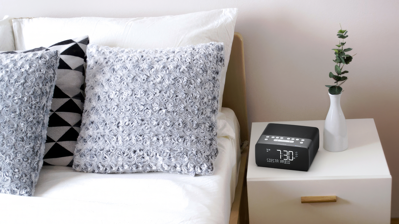 Radiobudzik z ładowaniem bezprzewodowym Siesta Chaerge od Pure